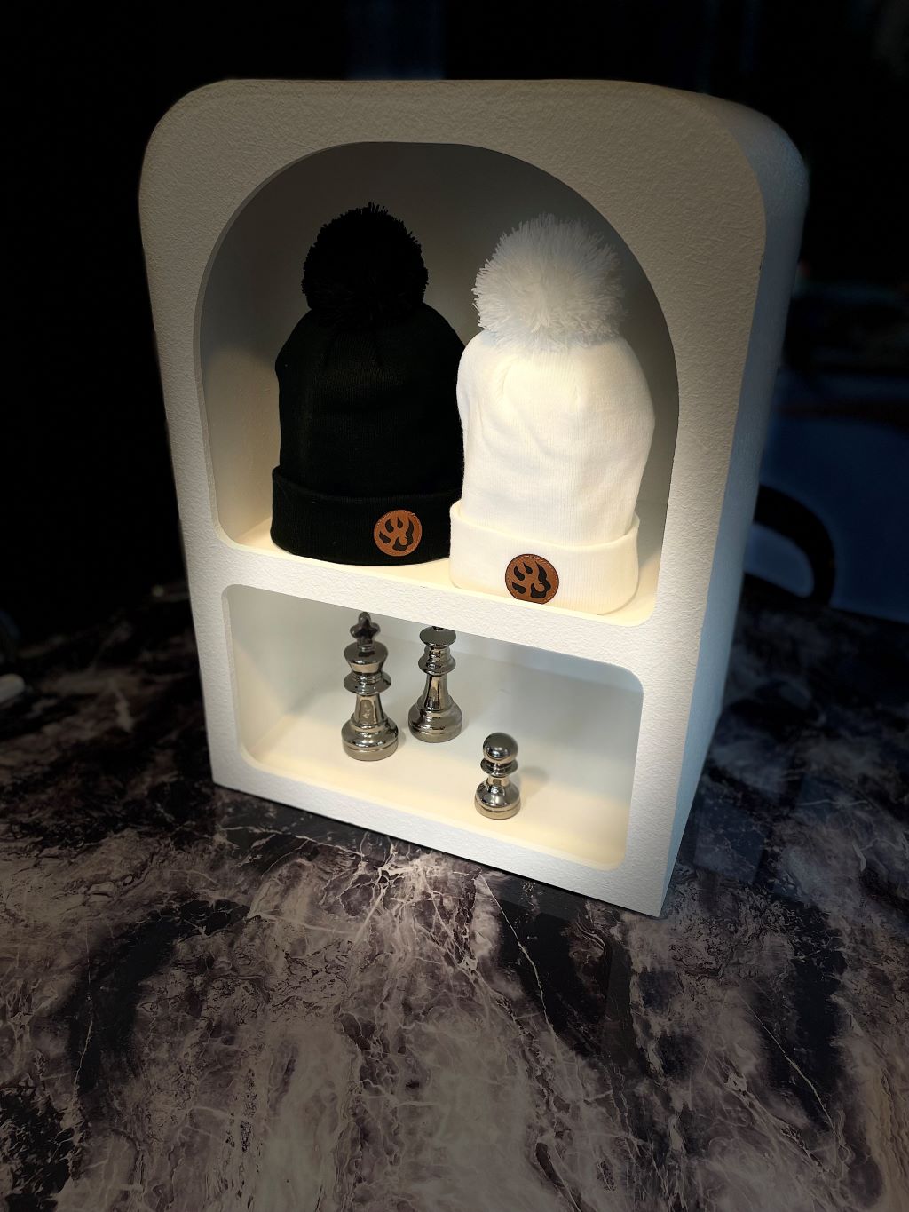 Bonnet à pompon patte de chien maille fine