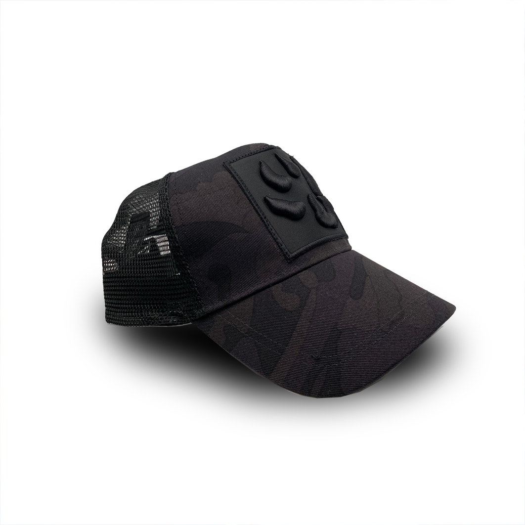 Vue 3/4 avant droit Casquette army night logo "patte de chien" par Malabar Manufacture