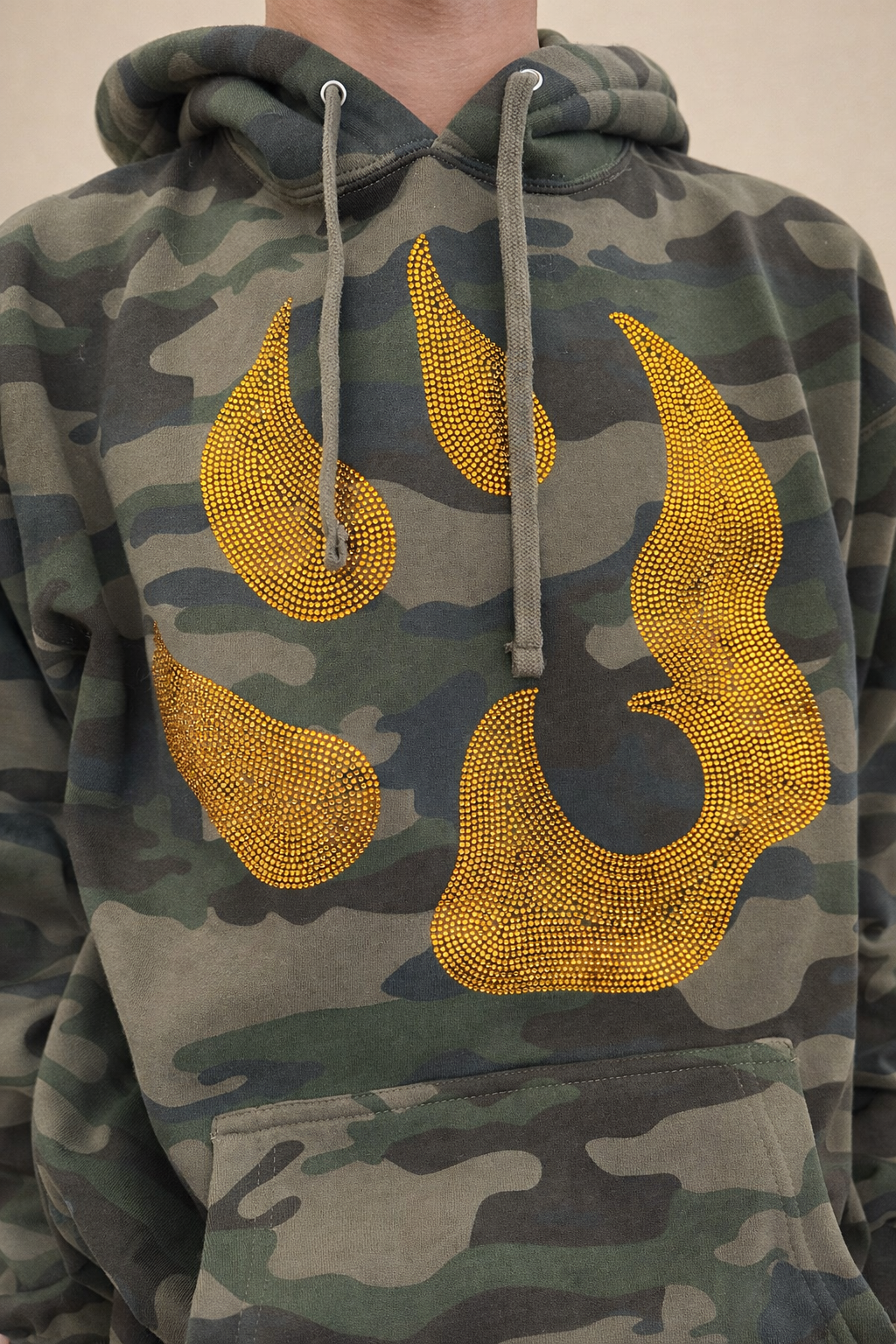 Sweat à capuche Malabar – Grosse patte signature Swarovski (orange ou argent) – Camouflage kaki | Édition premium