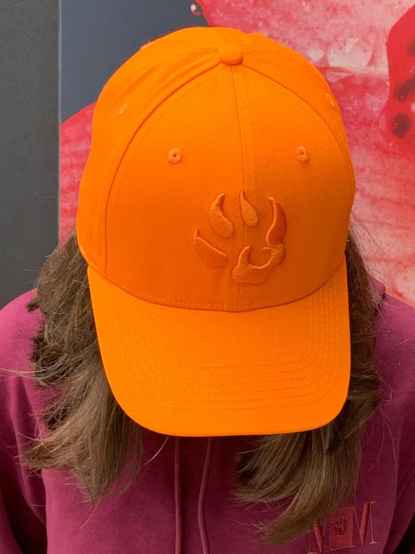 Vue de face casquette orange Logo "Patte de chien" Malabar Manufacture New Collection Eté 2024