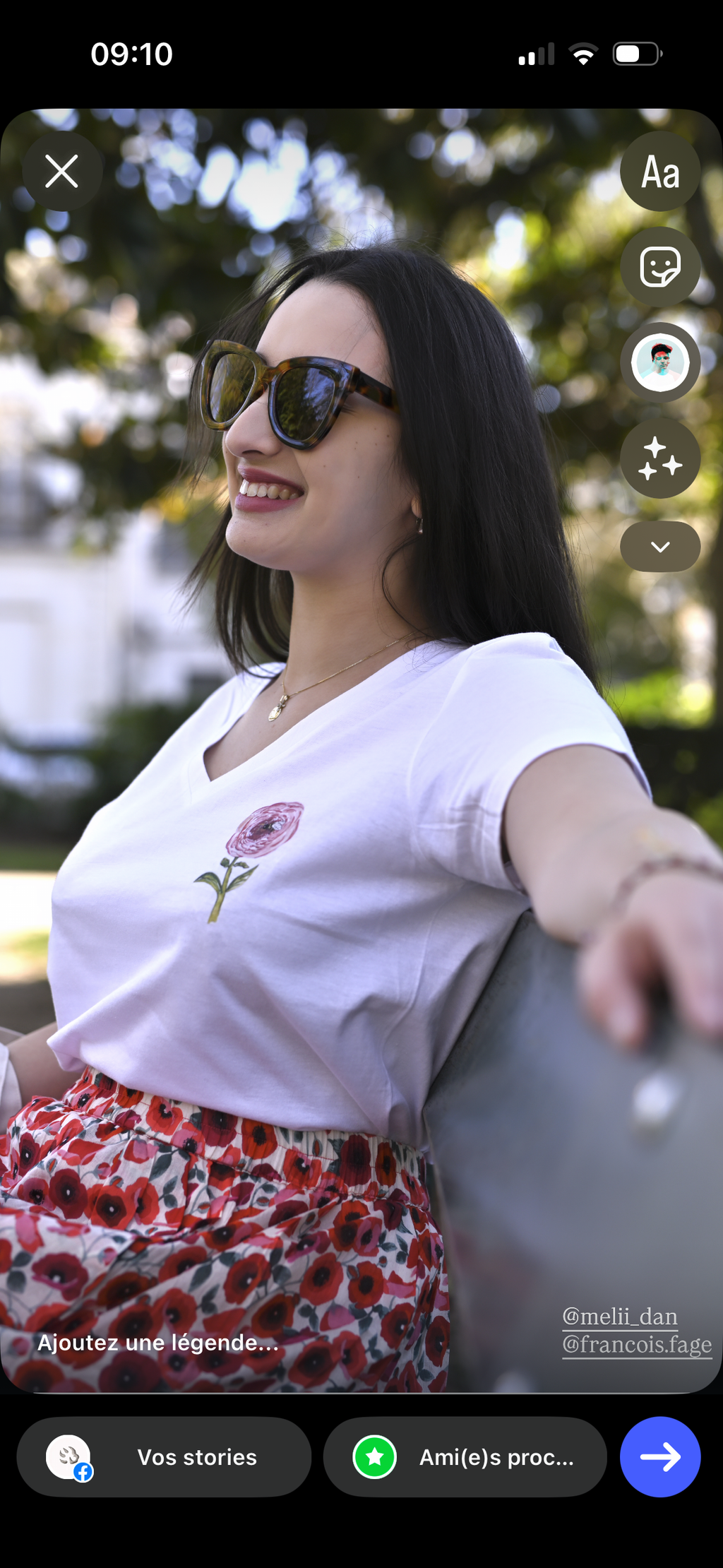 T-shirt col V flower bee