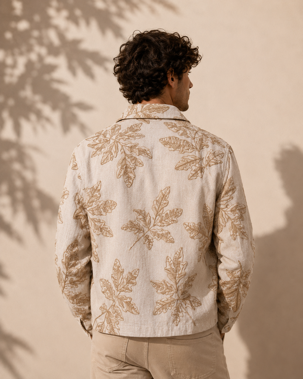Veste brodée à motif automnal