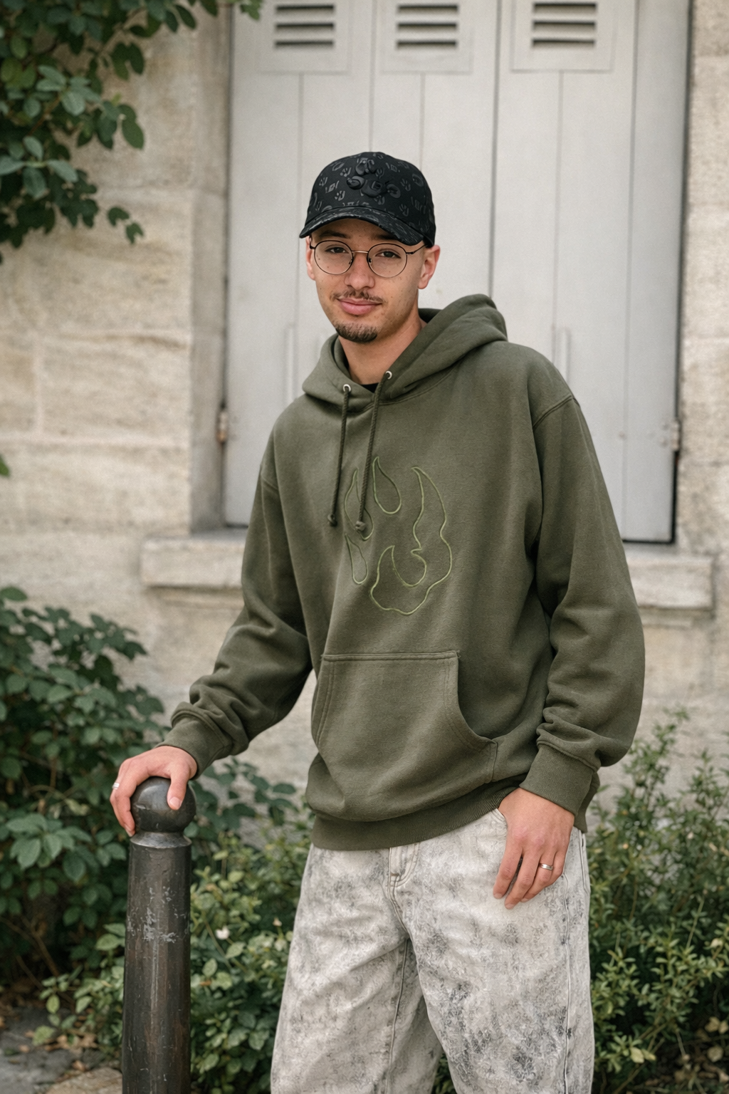 Sweat à capuche logo "grosse patte 🐾 poitrine »