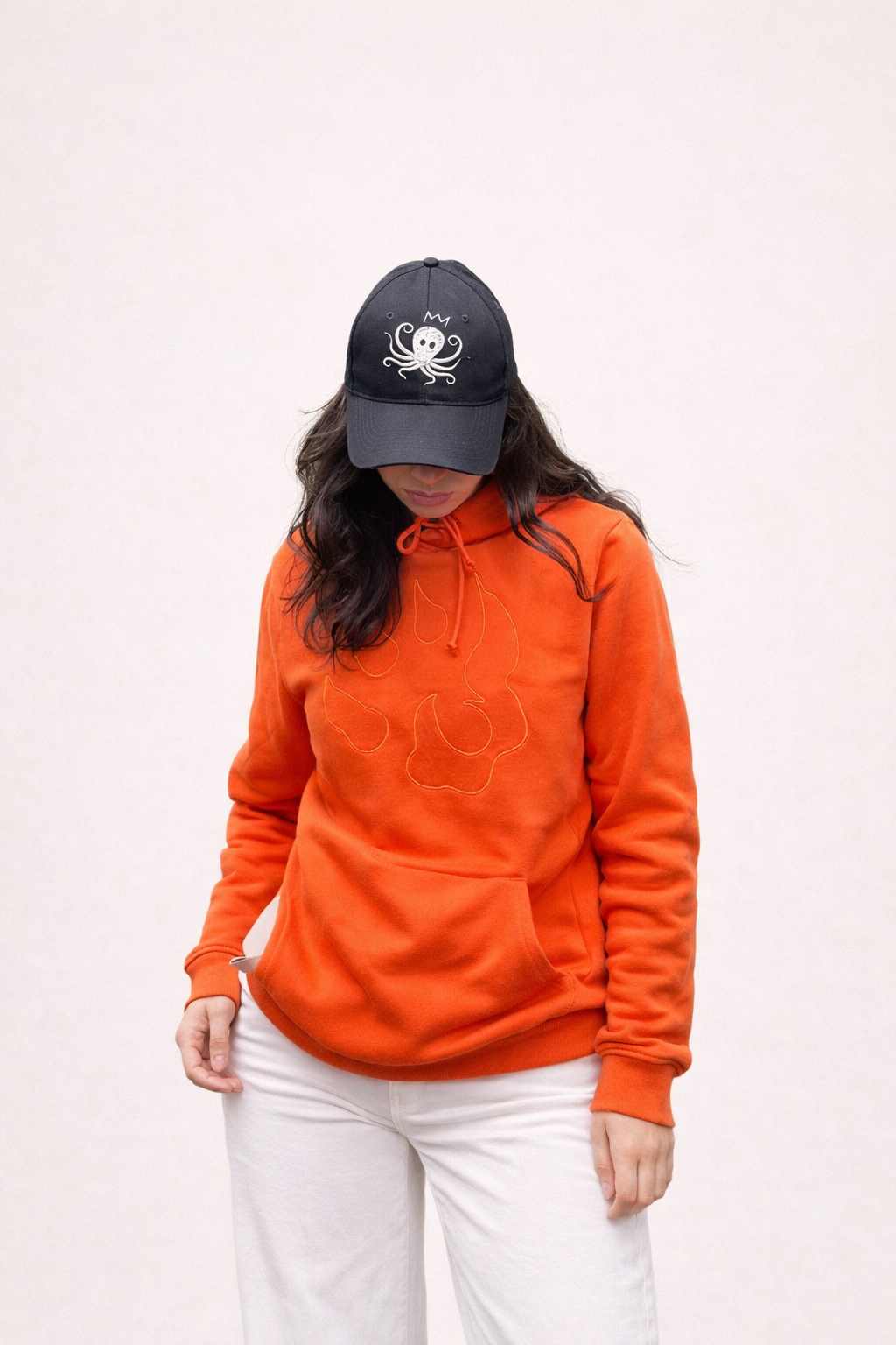 Sweat à capuche logo "grosse patte 🐾 poitrine »