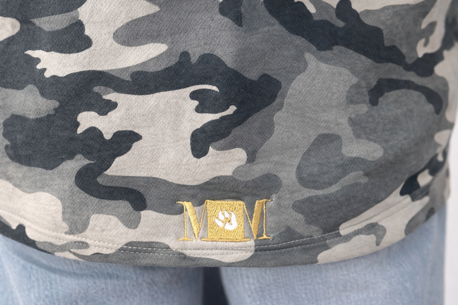 Sweat à capuche camouflage logo "petite patte de chien"