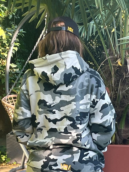 Sweat à capuche camouflage logo "patte de chien" collection été 2024.