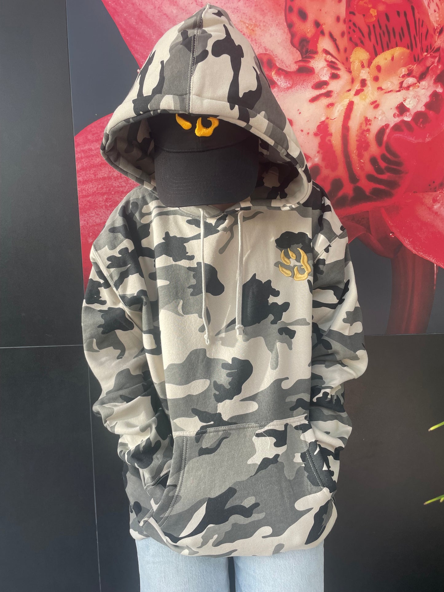 Sweat à capuche camouflage logo "petite patte de chien" collection été 2024.