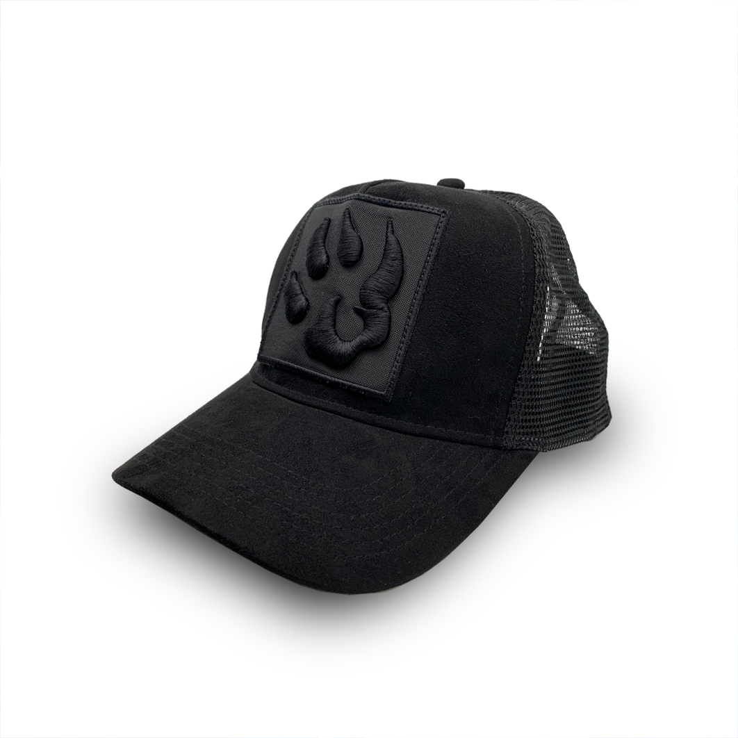 Vue 3/4 avant gauche casquette classic Black logo "patte de chien" par Malabar Manufacture